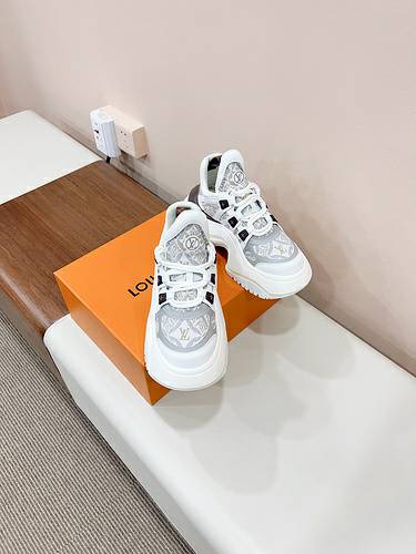 Picture of Louis Vuitton Shoes Women _SKUfw140322815fw